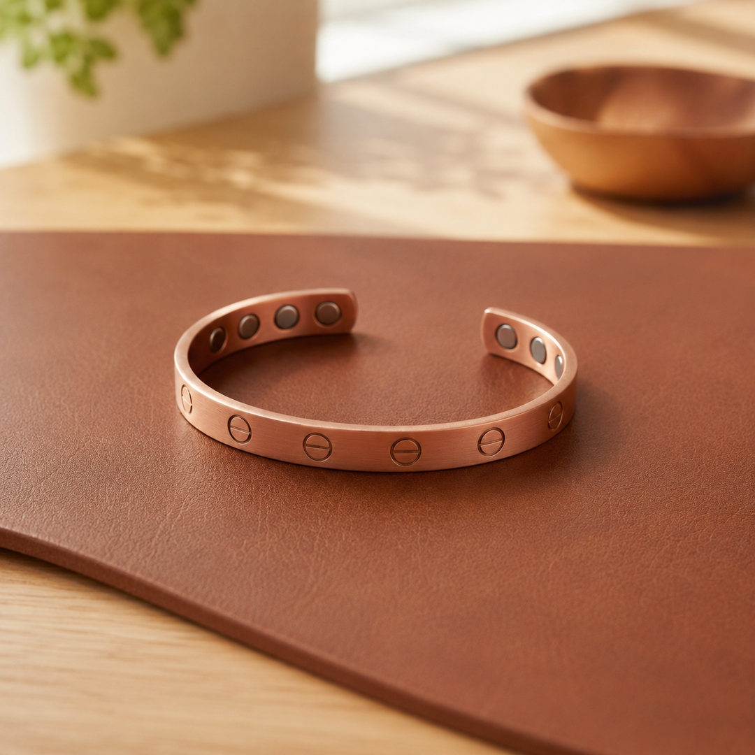 Bracelet en cuivre avec œillets