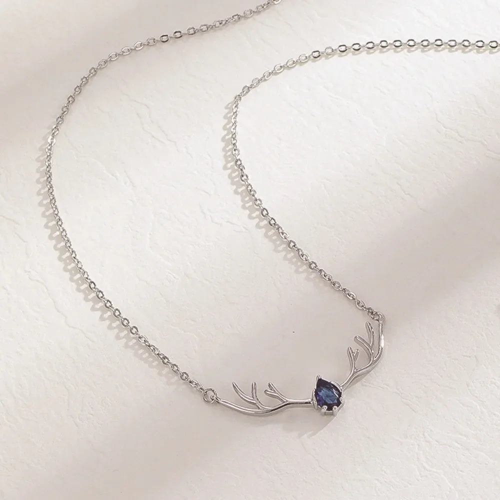 Collier en Bois de Cerf avec Pendentif Cœur Élégant