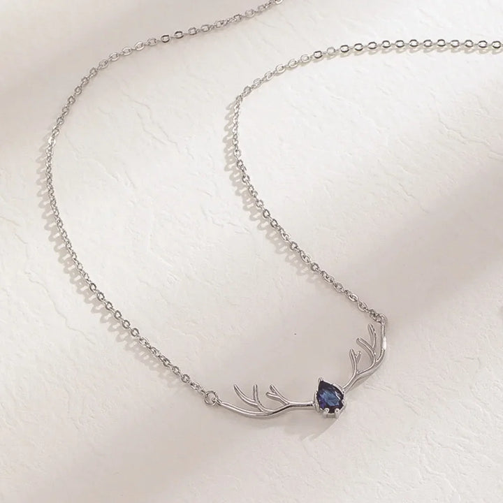 Collier en Bois de Cerf avec Pendentif Cœur Élégant