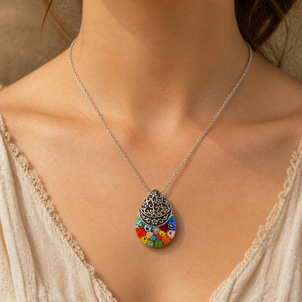 Collier Pendentif en Verre Floral Gravé