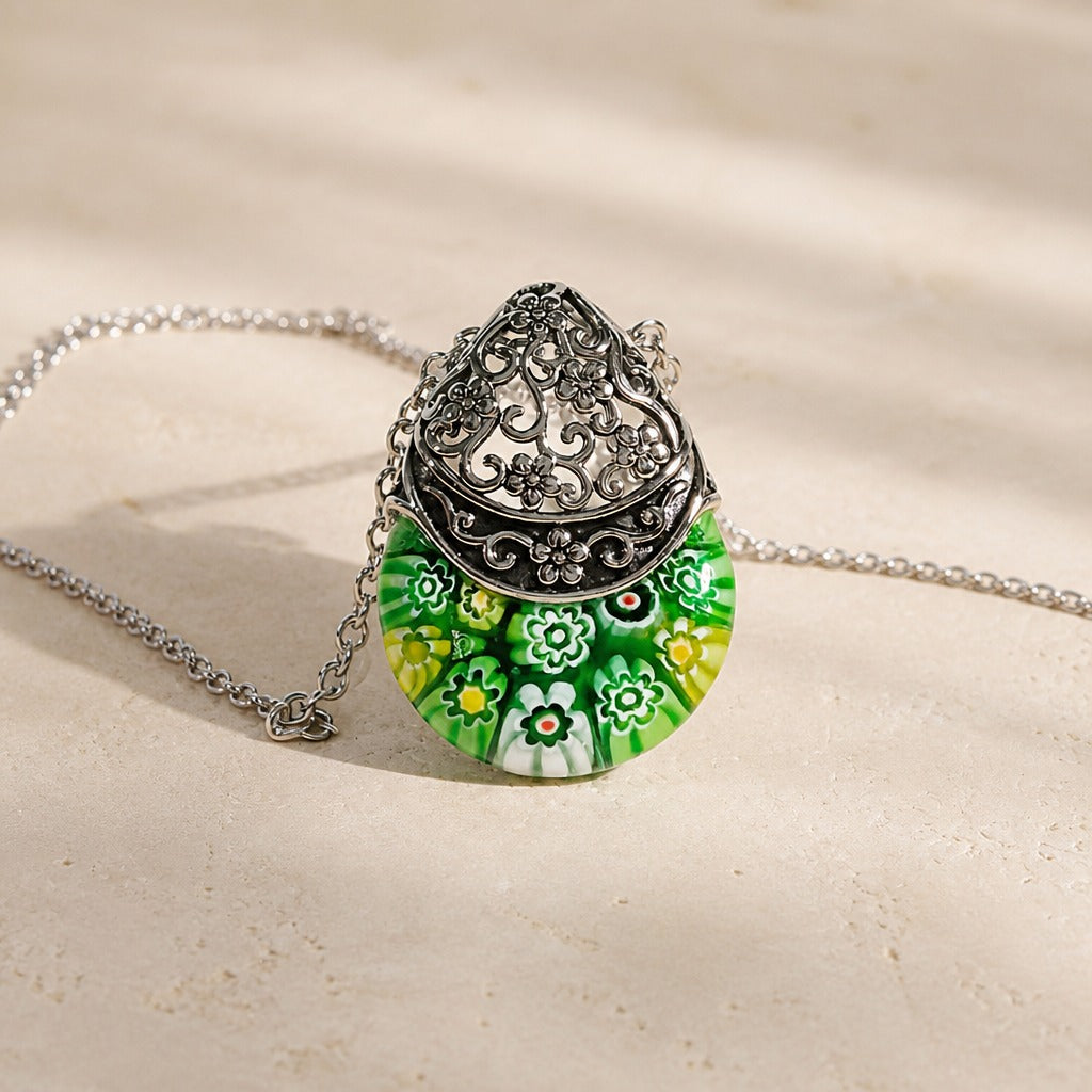 Collier Pendentif en Verre Floral Gravé