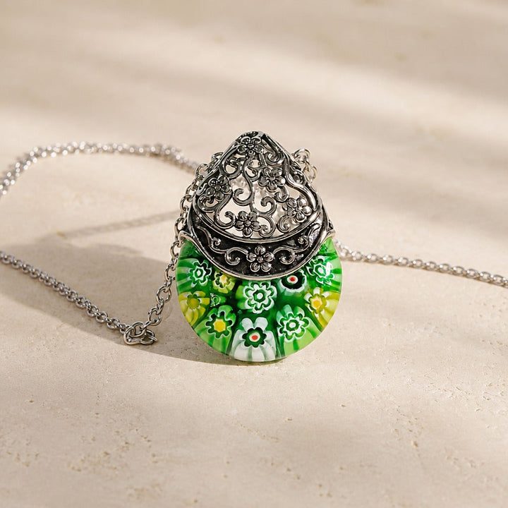Collier Pendentif en Verre Floral Gravé