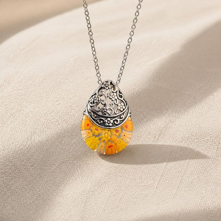 Collier Pendentif en Verre Floral Gravé