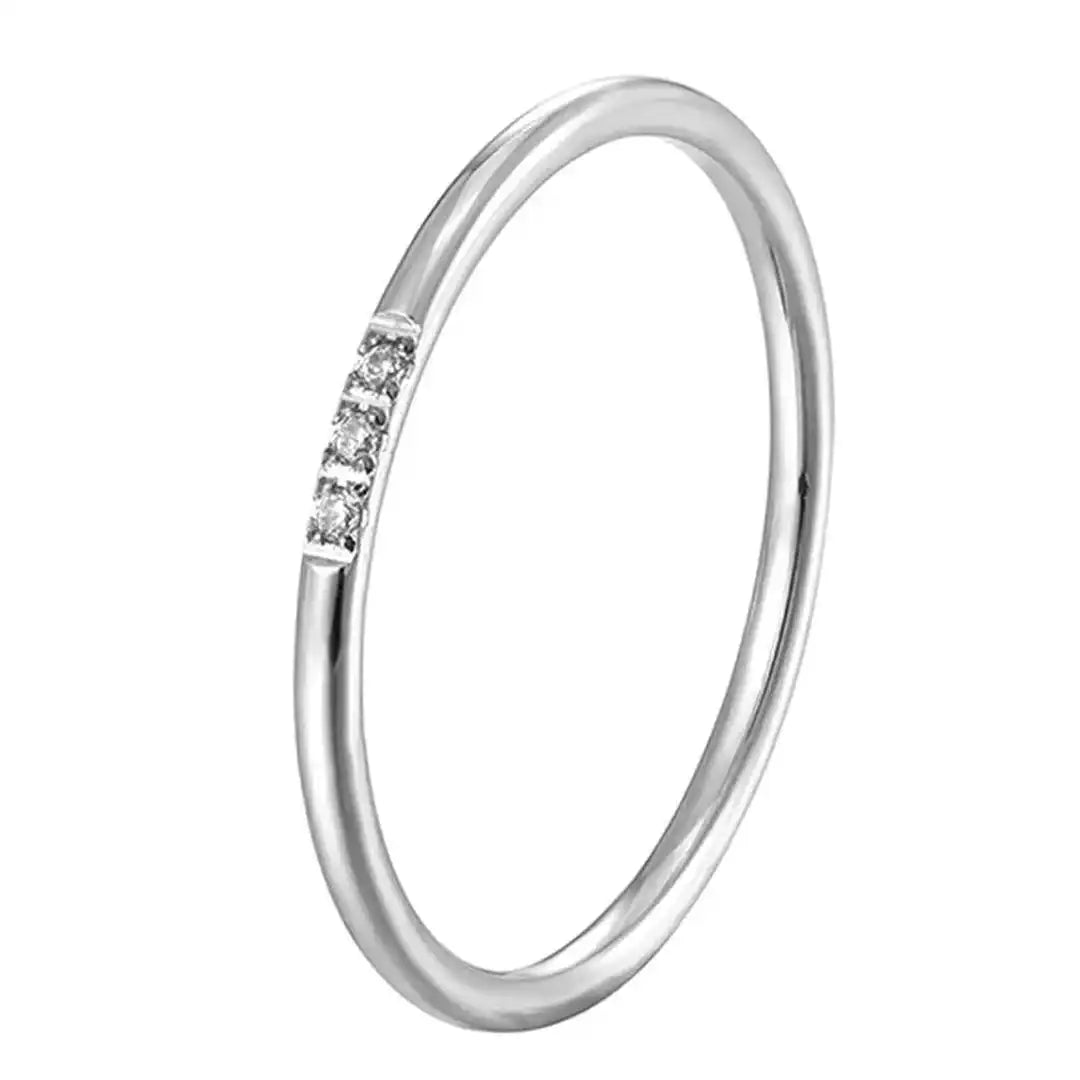 Bague Délicate Empilable à Trois Pierres