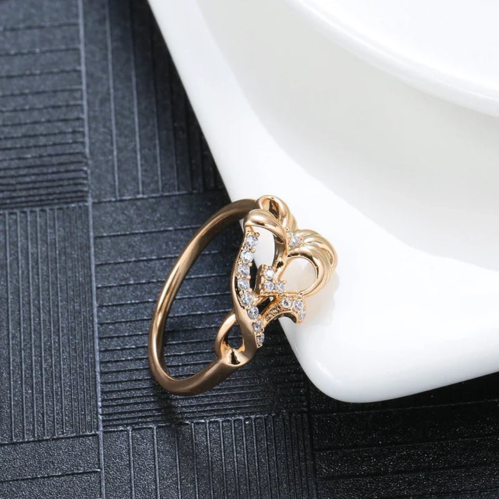 Bague en zirconia avec courbe de pétale raffinée