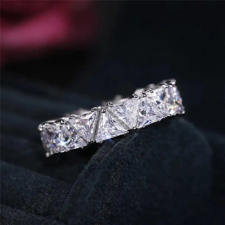 Bague Vintage en Pierre Triangulaire