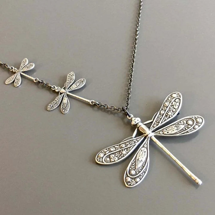Collier Vintage Libellule – Symbole de Transformation, de Lumière et de Liberté