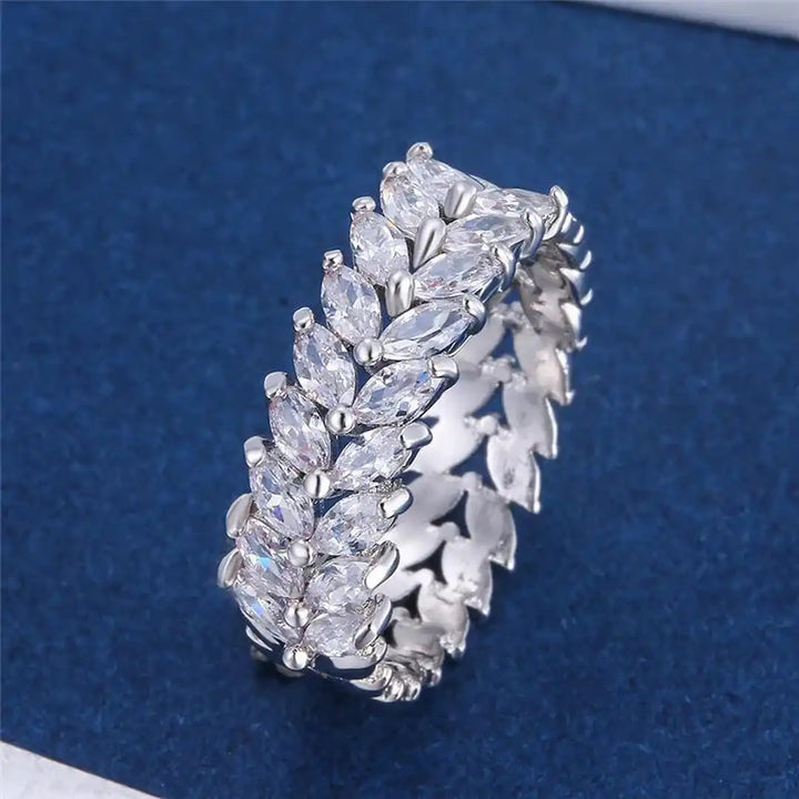 Bague de Luxe en Cristal Blanc en Forme de Feuille