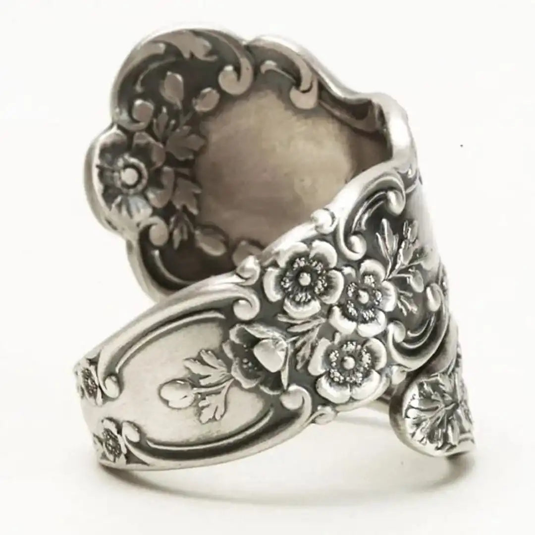 Bague Antique avec Motif Floral Gravé