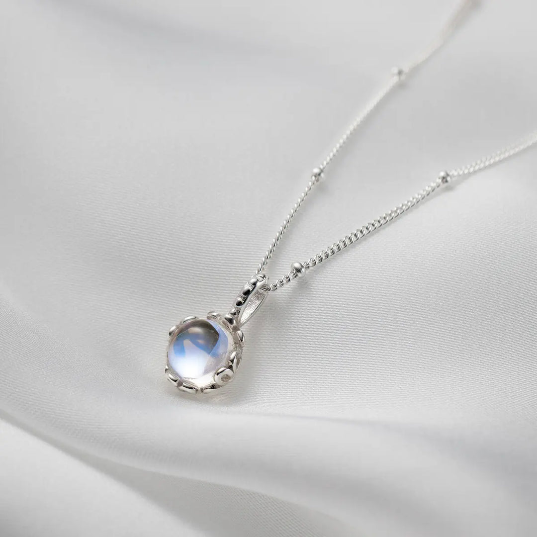 Pendentif en Pierre de Lune avec Monture Éclatante