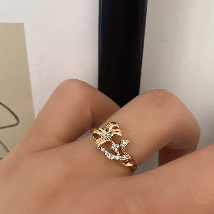 Bague en zirconia avec courbe de pétale raffinée