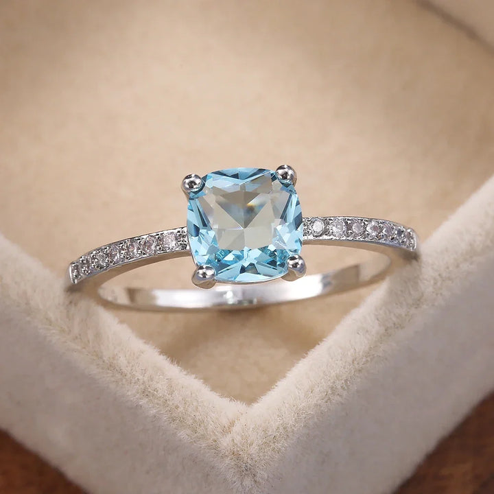 Bague en argent avec pierre carrée radiante