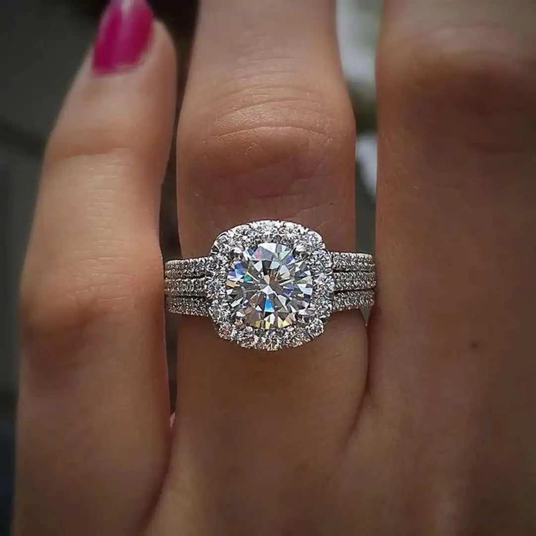 Bague Halo Pavé en Coussin Énonciatrice