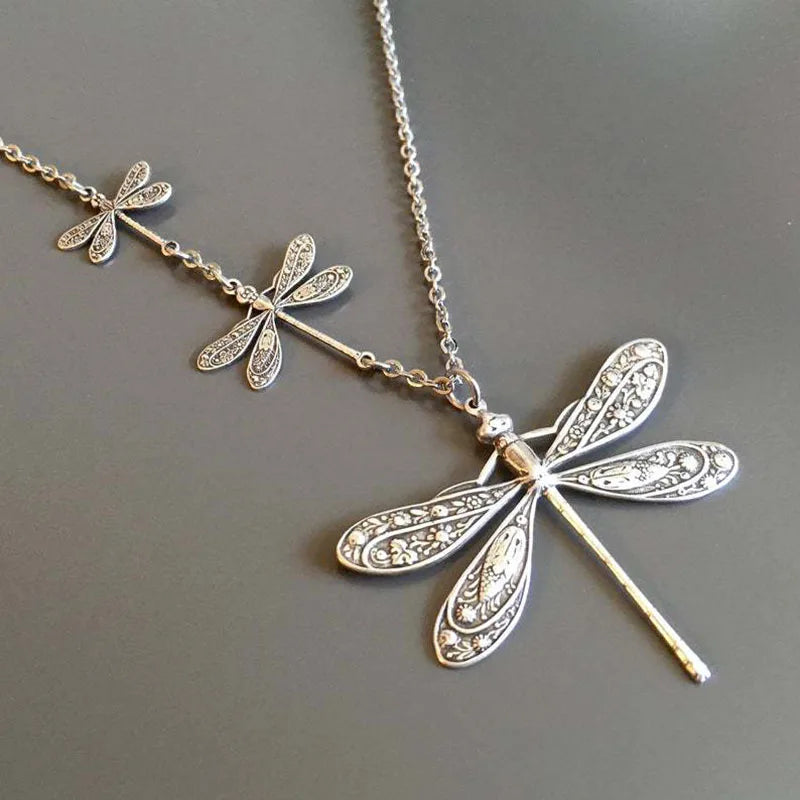 Collier Vintage Libellule – Symbole de Transformation, de Lumière et de Liberté