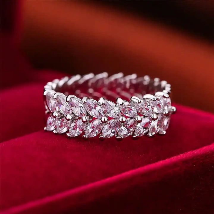 Bague de Luxe en Cristal Blanc en Forme de Feuille