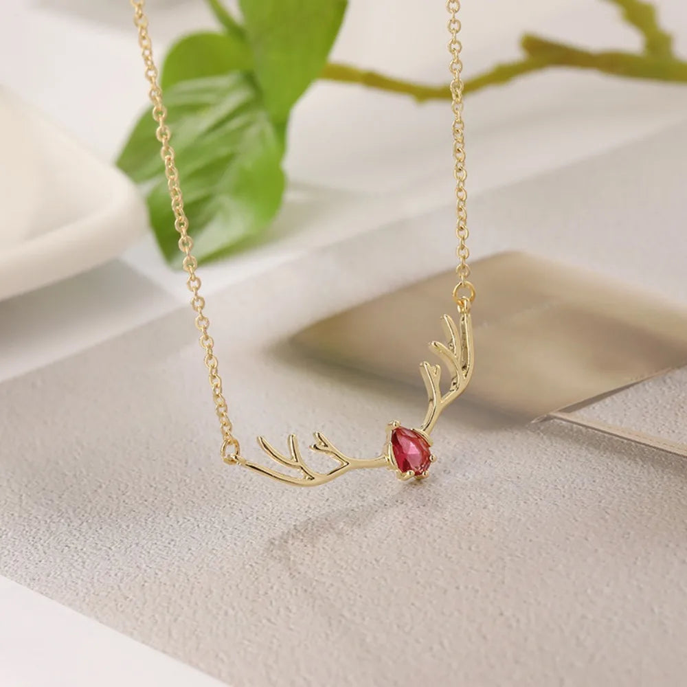 Collier en Bois de Cerf avec Pendentif Cœur Élégant