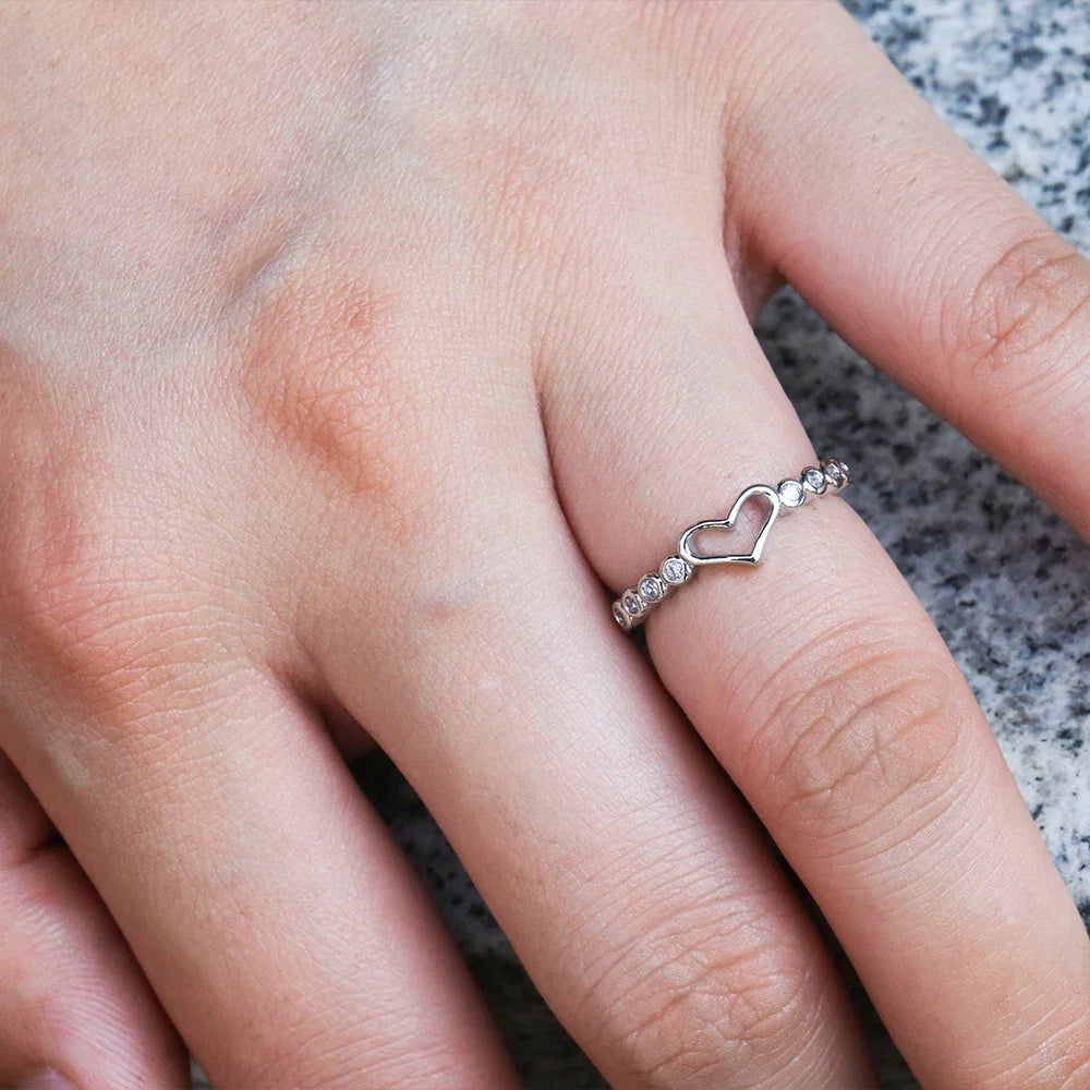 Bague Minimaliste en Zirconium en Coeur