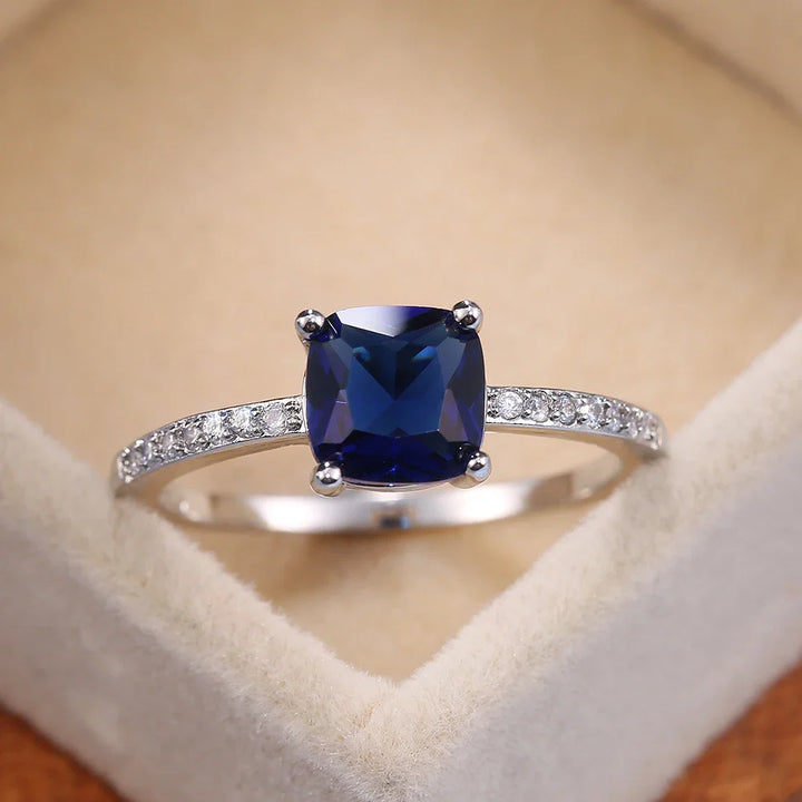 Bague en argent avec pierre carrée radiante