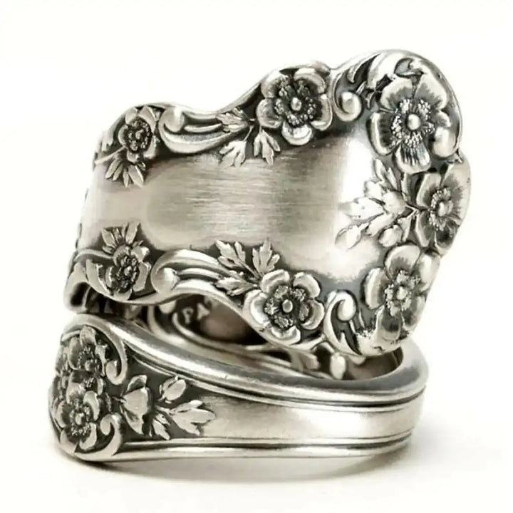 Bague Antique avec Motif Floral Gravé