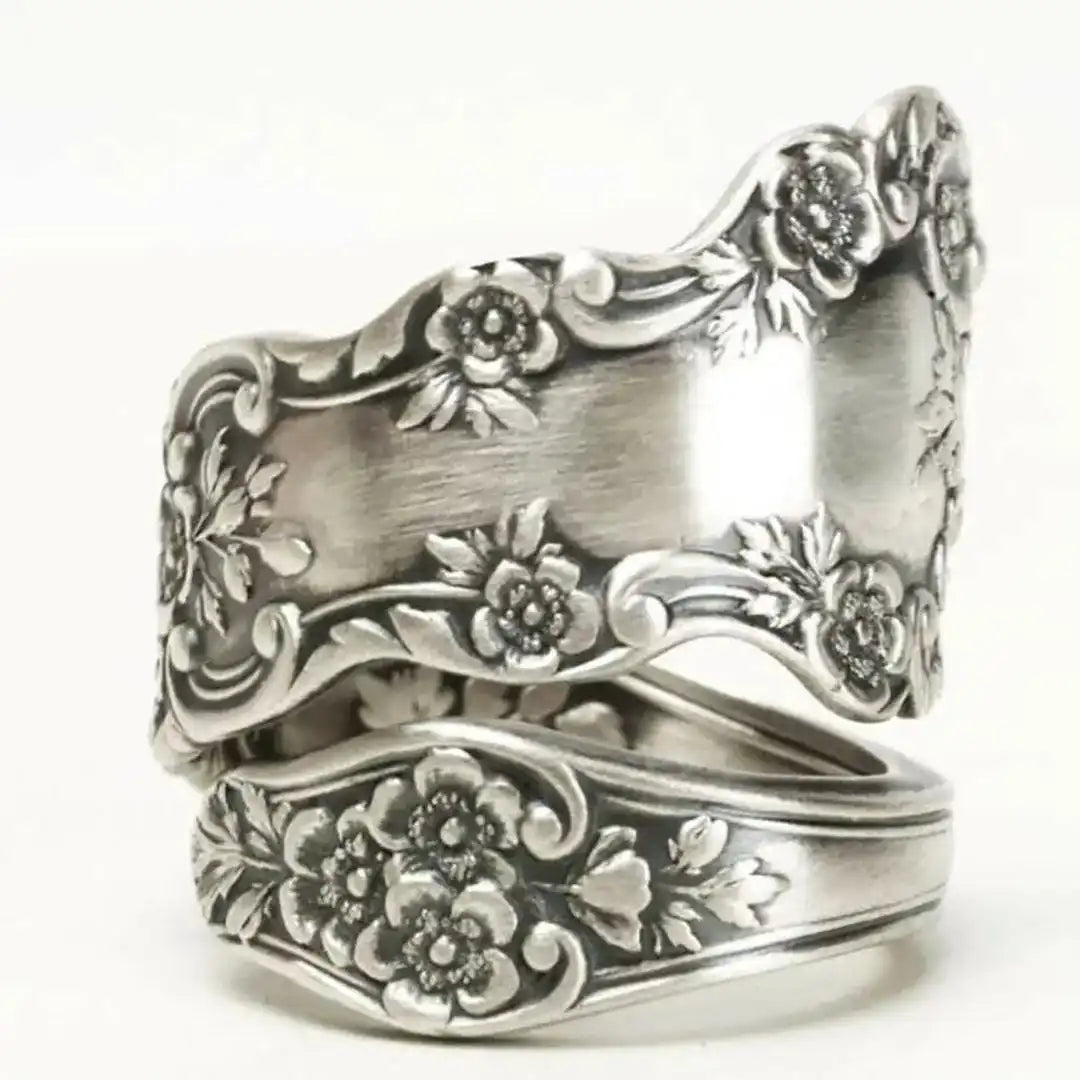 Bague Antique avec Motif Floral Gravé