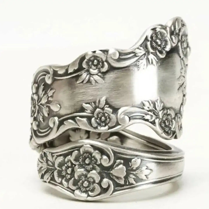 Bague Antique avec Motif Floral Gravé
