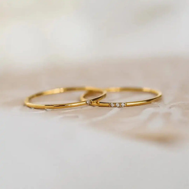 Bague Délicate Empilable à Trois Pierres