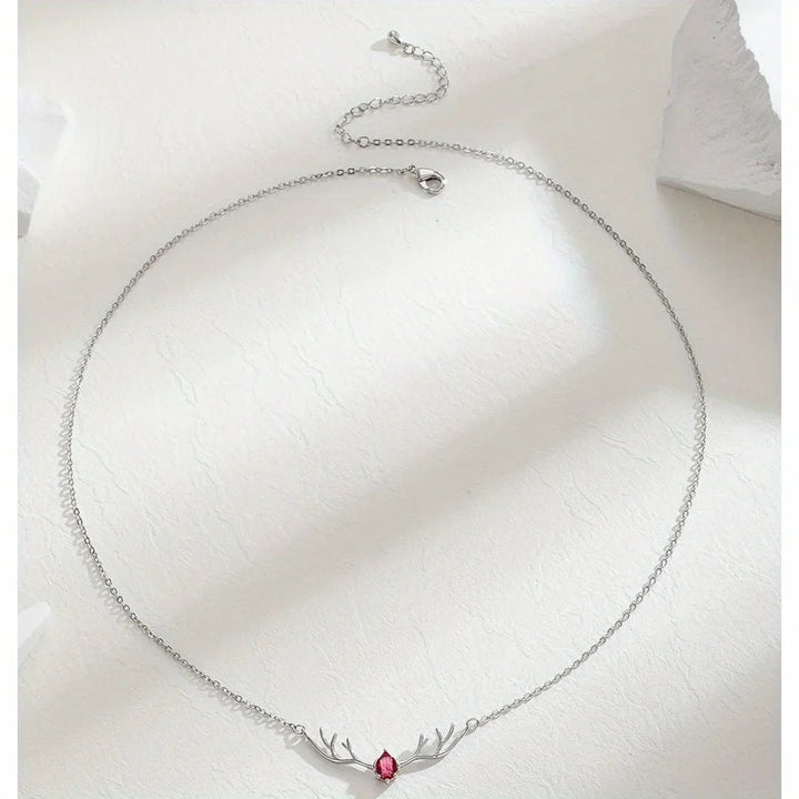 Collier en Bois de Cerf avec Pendentif Cœur Élégant