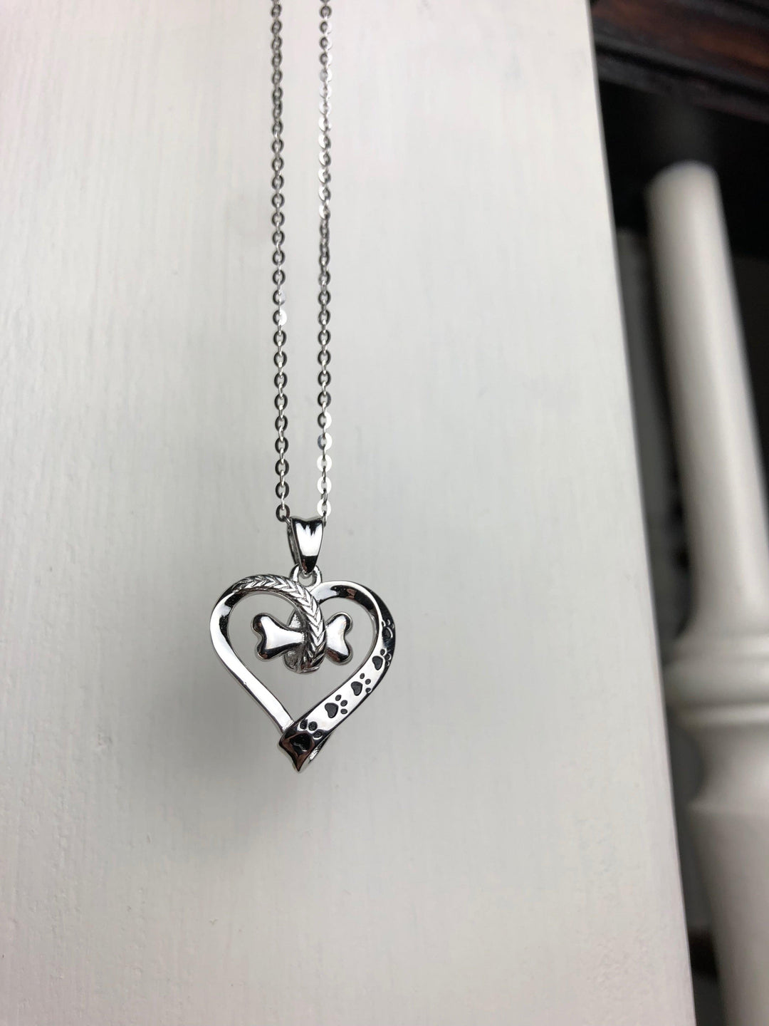 Collier en Acier Inoxydable avec Pattes de Chien et Cœur