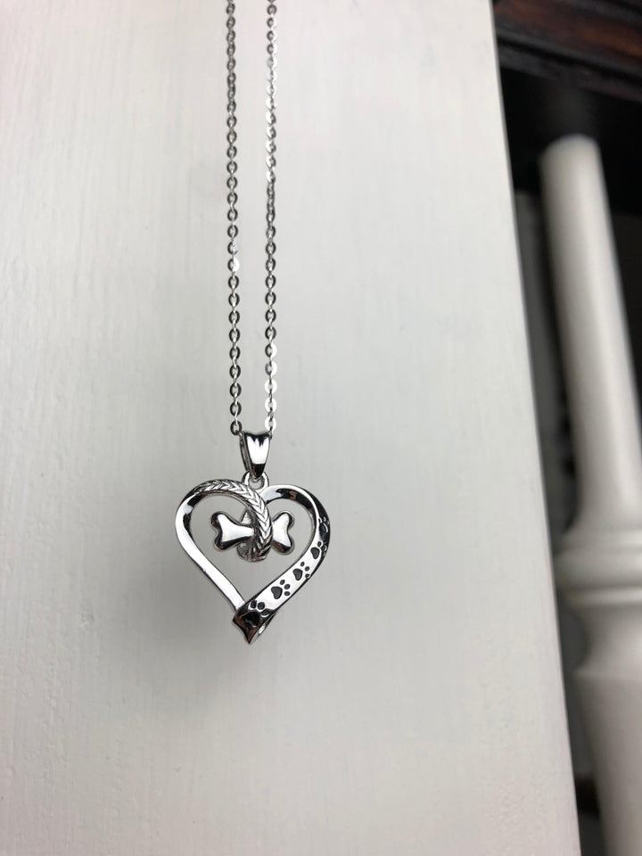 Collier en Acier Inoxydable avec Pattes de Chien et Cœur