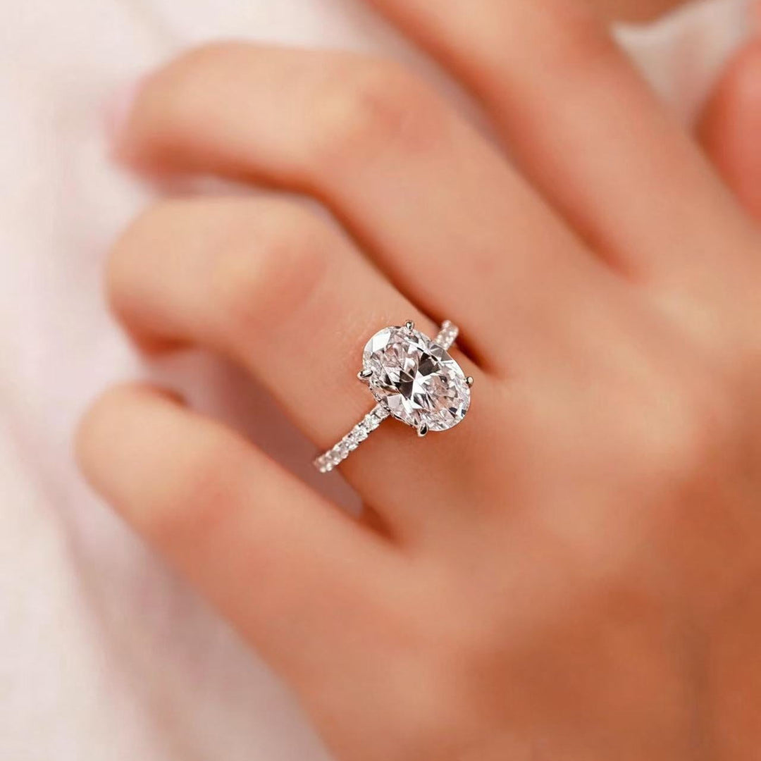 Bague Solitaire Ovale en Argent Traditionnelle