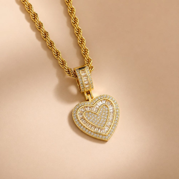 Collier en chaîne avec pendentif en forme de cœur