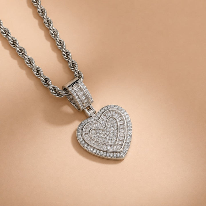 Collier en chaîne avec pendentif en forme de cœur