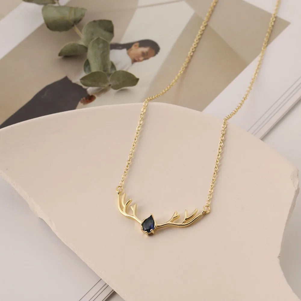 Collier en Bois de Cerf avec Pendentif Cœur Élégant