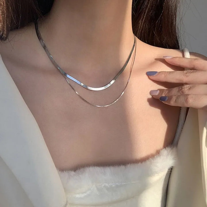 Collier Superposé en Or Blanc à Motif Serpent