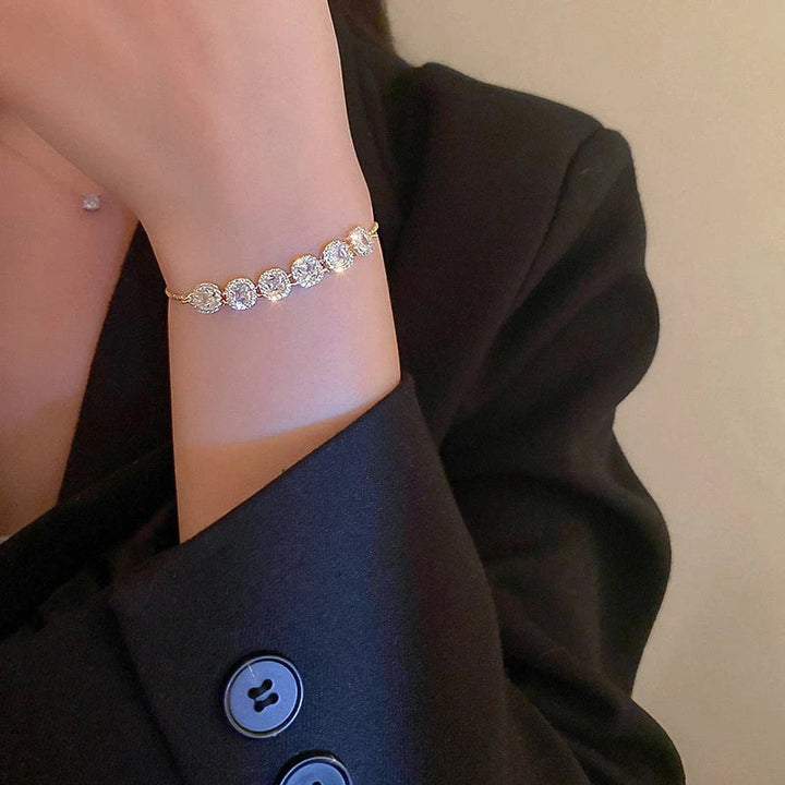 Bracelet Ajustable en Zirconia Doré de Luxe