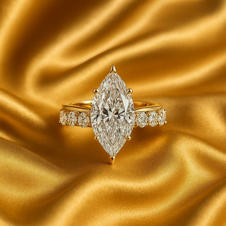 Bague en or avec diamant marquise
