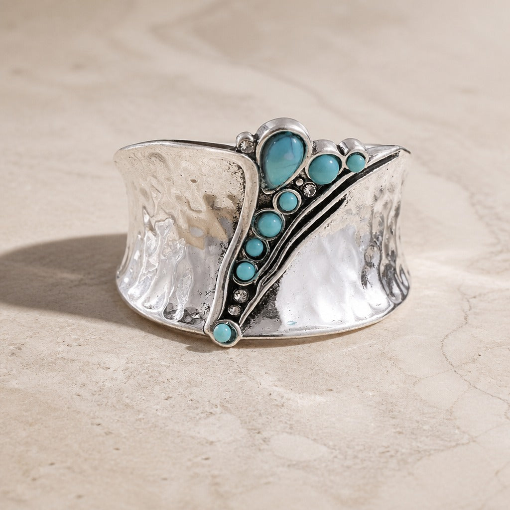 Bague Minimaliste en Argent avec Incrustation de Turquoise