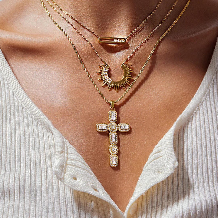 Collier en Croix Dorée Éclatante