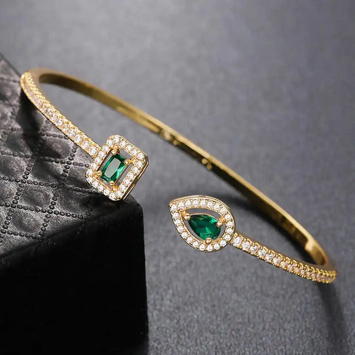 Bracelet Ouvert Élégant en Émeraude