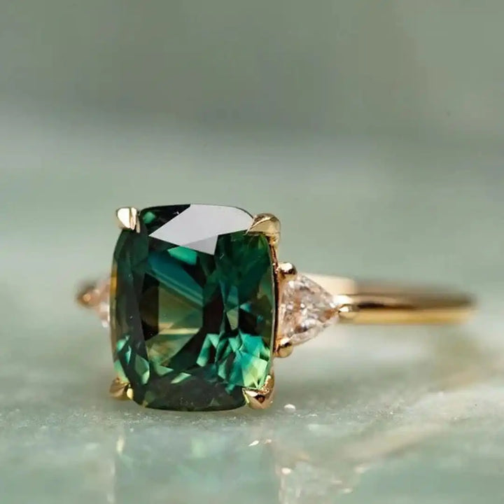 Bague en Or avec Pierre Précieuse Verte au Style Vintage
