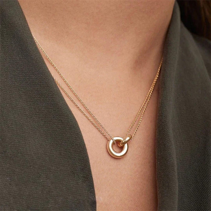 Collier Éblouissant avec Accent en Anneau
