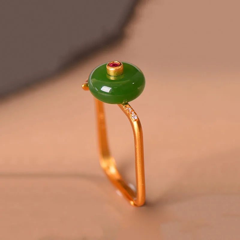 Bague en jade carrée élégante