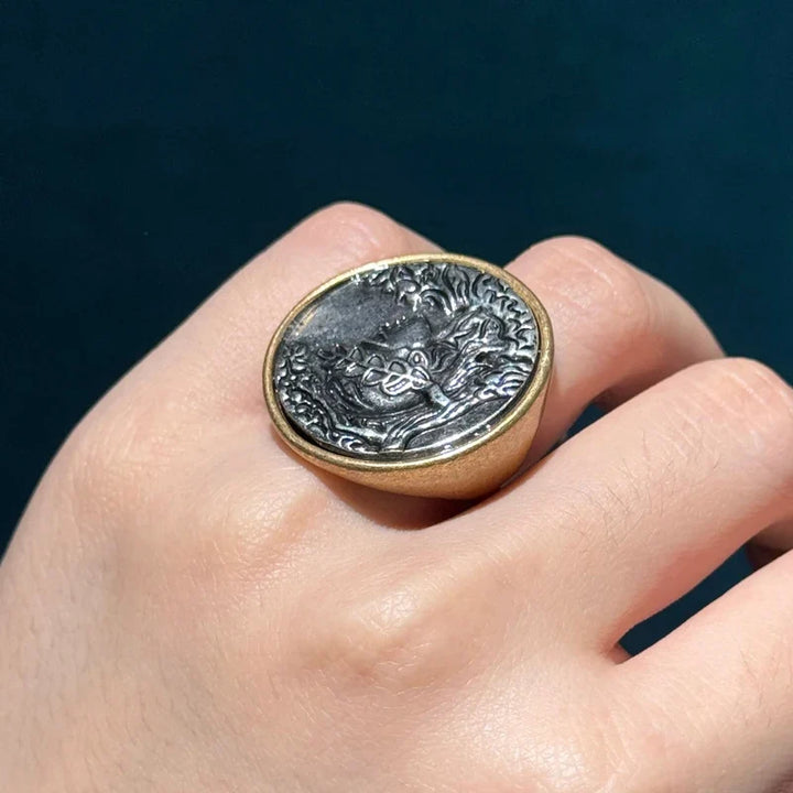 Bague en or avec portrait en camée ancien