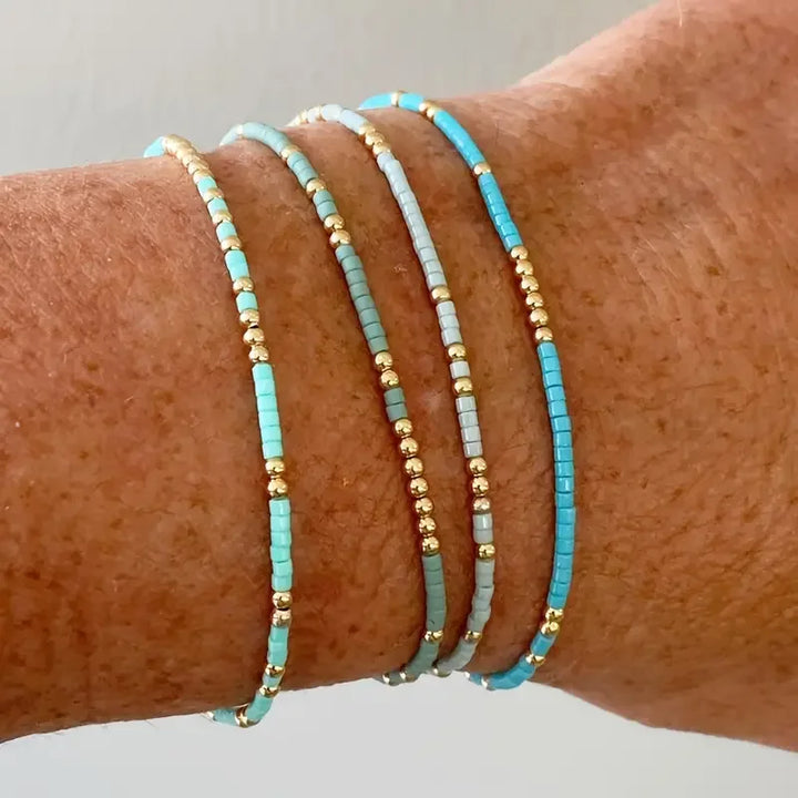 Ensemble de Bracelets Élastiques en Perles Turquoise, 4 Pièces avec Détails Dorés