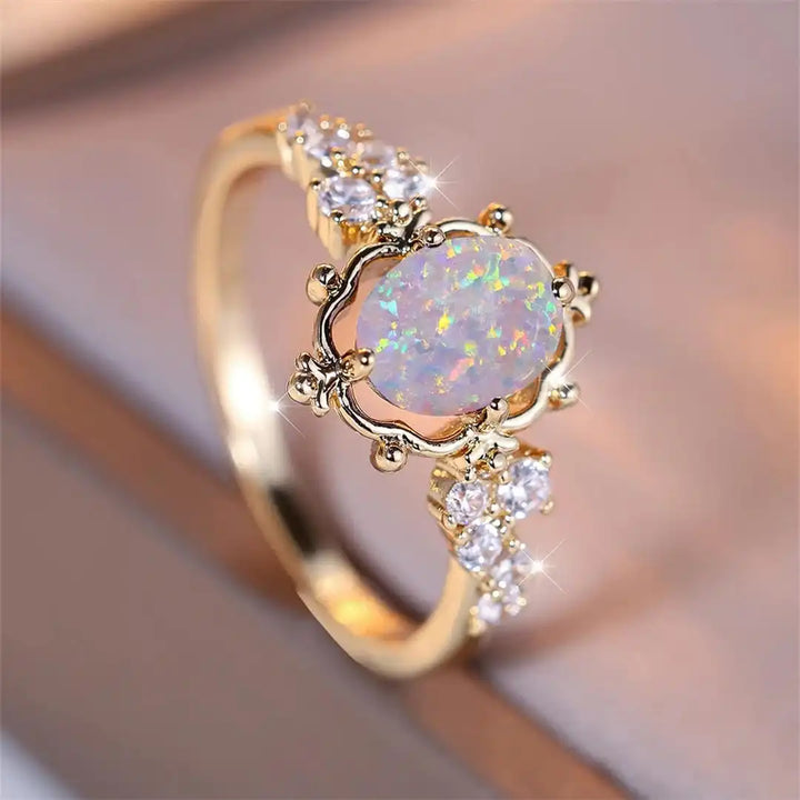 Bague Ovale en Opale Blanche Fleurie