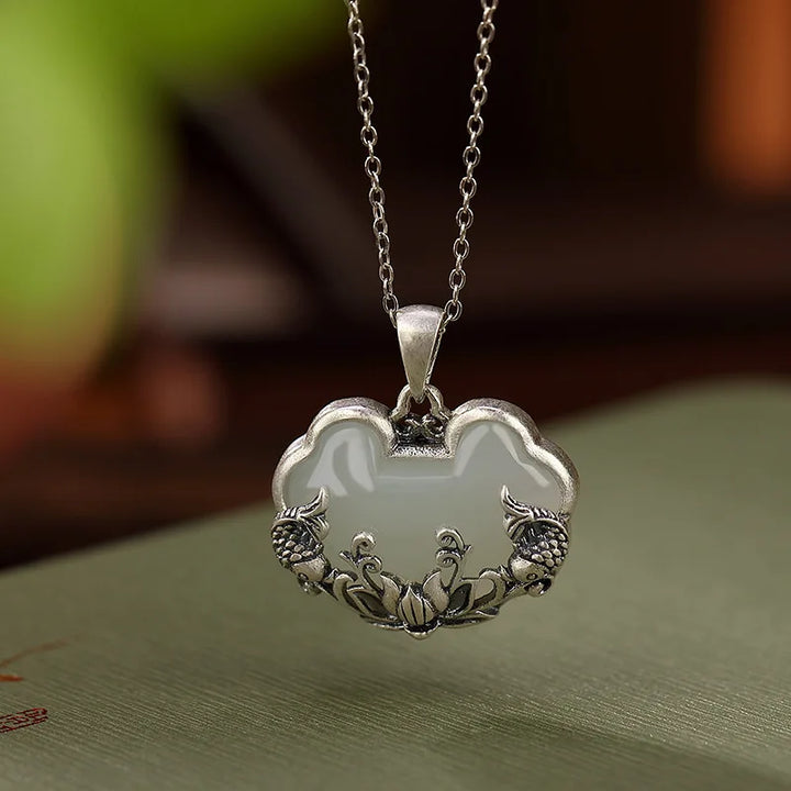 Collier en jade argenté de Hotan
