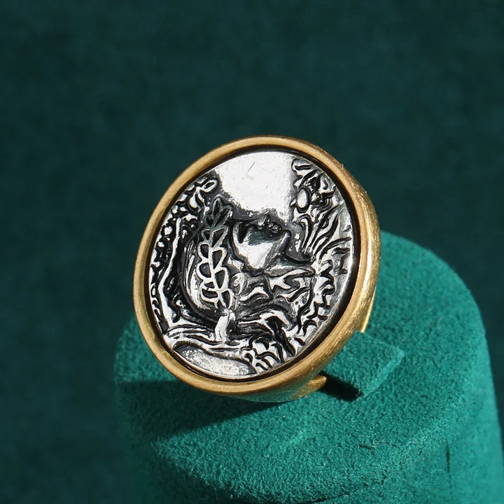 Bague en or avec portrait en camée ancien