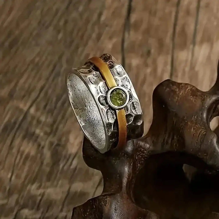 Bague en argent martelé avec or et péridot