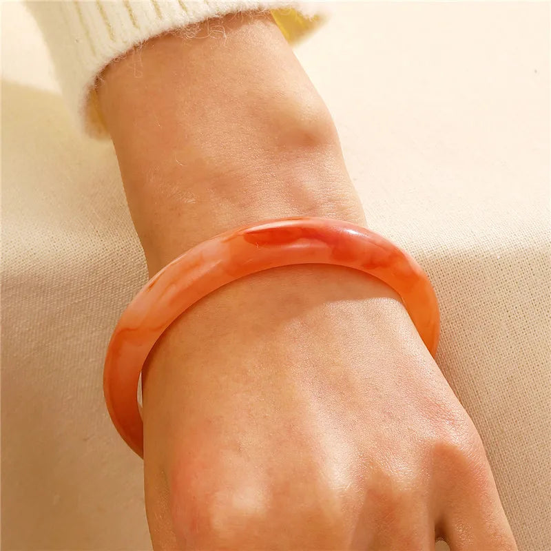Bracelet en acrylique semi-transparent