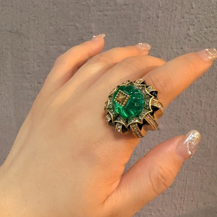 Bague en cristal sculpté vert émeraude